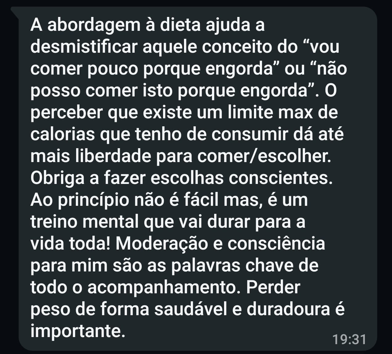 A abordagem à dieta ajuda a desmistificar aquele conceito do vou comer pouco porque engorda. Perceber que existe um limite de calorias dá até mais liberdade para escolher. É um treino mental que vai durar para a vida toda.